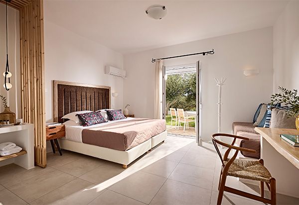 TRIPLE ROOMS BY THE GARDEN TRIPLE ROOMS BY THE GARDEN