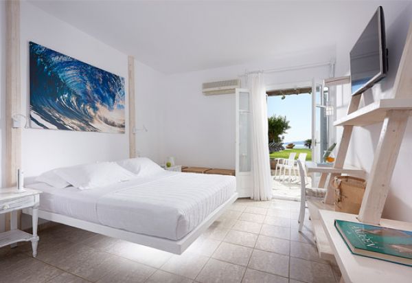 SUPERIOR ROOMS WITH POOL VIEW SUPERIOR ROOMS WITH POOL VIEW